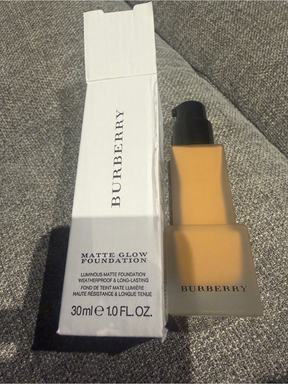 Burberry Matte Glow Foundation - Deep Warm, No. 110